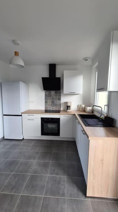 Maison Neuve - Ty Thuya - 4 Personnes Сен-Мелуар-дез-Онд Экстерьер фото